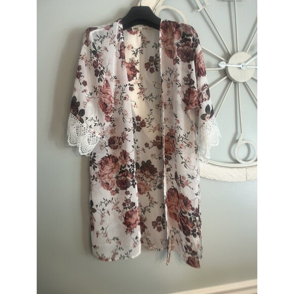NWOT WallFlower Women's Open Front Floral Print Kimono with Crochet Sleeves Sz S - Picture 1 of 13